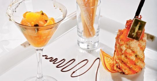 Шарлотка с ликером и цитрусовым компотом