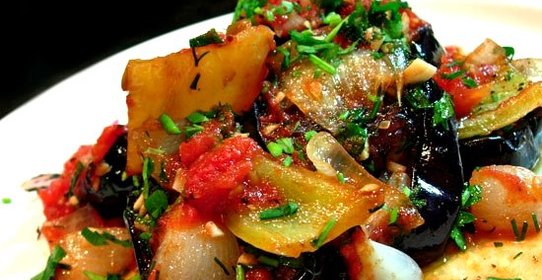 Баклажаны с раздельно обжаренными овощами