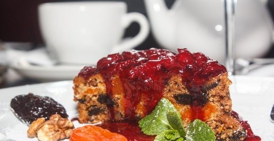 Пирог с черносливом и курагой