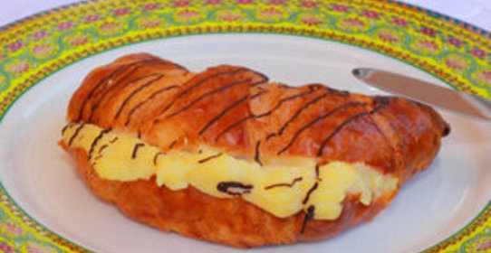 Круассан с ванильно-заварным кремом