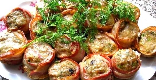 Рулетики из фарша с грибами, запеченные в беконе