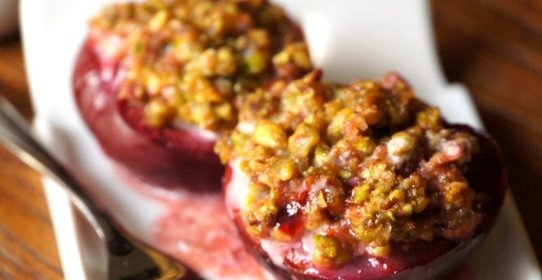 Сливы запеченные в духовке с орехами