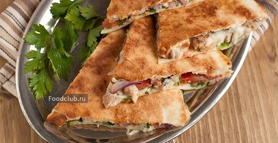 Кесадилья с мясом и сыром