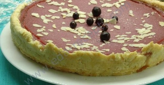 Песочный смородиновый пирог со свежей смородиной