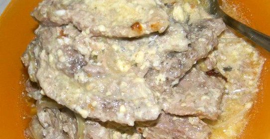Запеченое мясо с луком