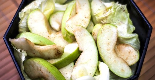 Яблочный салат