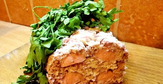 Мясной рулет с сосиками