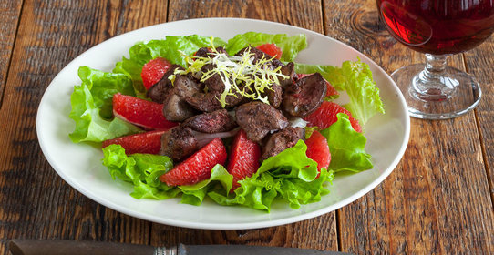 Теплый салат из печенки