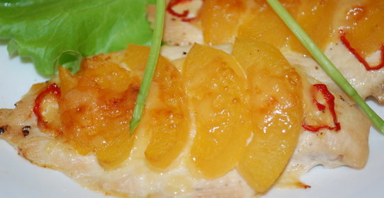 Куриные грудки в имбирном маринаде с персиком