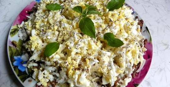 Салат с печенью и яблоком