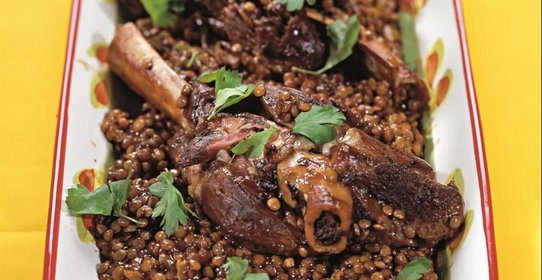 Баранья рулька с чечевицей