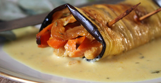 Баклажанные рулетики с оранжевой начинкой