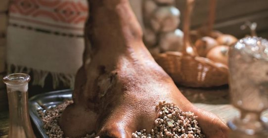 Свиная голова с кашей