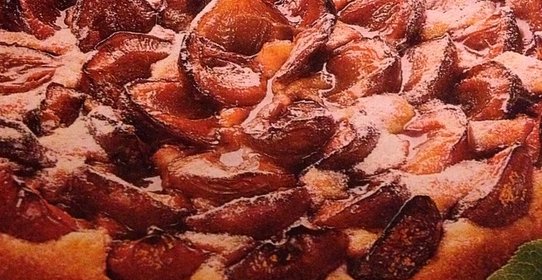 Сливовый пирог с марципаном