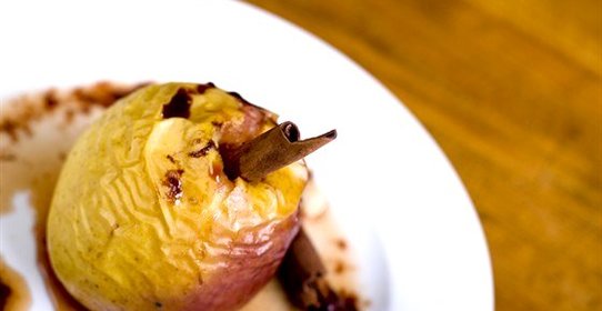 Яблоки с корицей