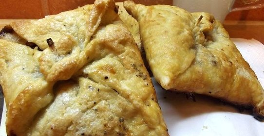 Слойки с грушей и грецким орехом