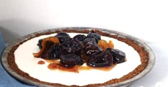 Пирог с панна котой и черносливом