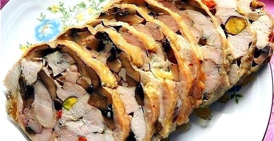 Рулет куриный с грибами