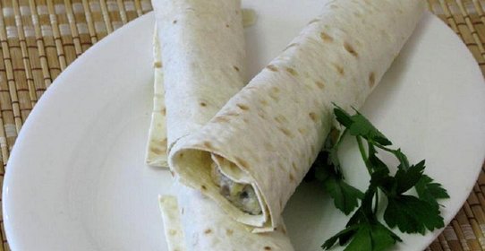 Рулет из лаваша с курицей