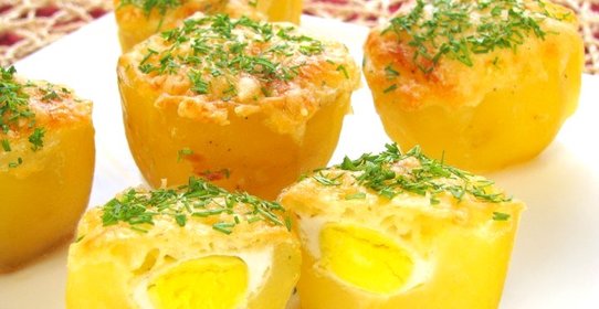 Картофель, запеченный с перепелиными яйцами