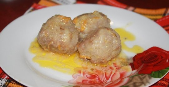 Говяжьи тефтели с жареным луком