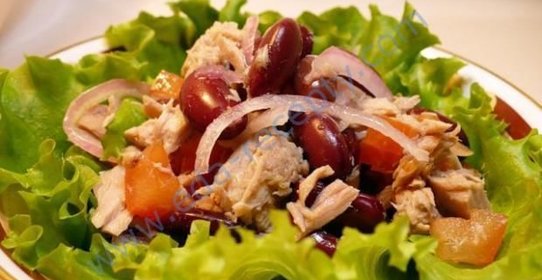 Салат из курицы с фасолью