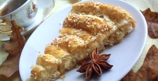 Слоеный пирог с сыром
