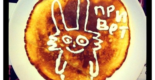 Омлет со сметаной на сковороде