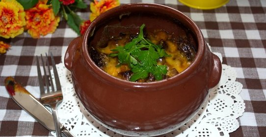 Мясо с грибами и сыром в духовке