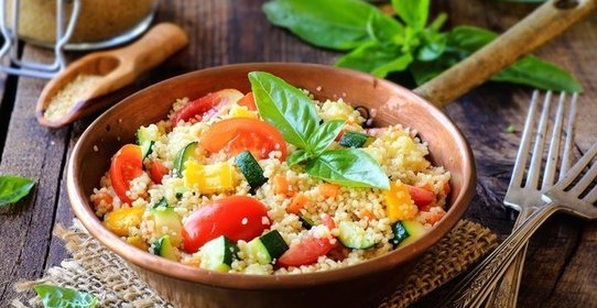 Салат с фрике, редисом и лимоном