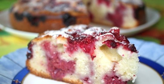 Пирог с малиной простой