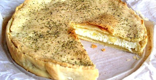 Быстрый пирог с адыгейским сыром и брынзой