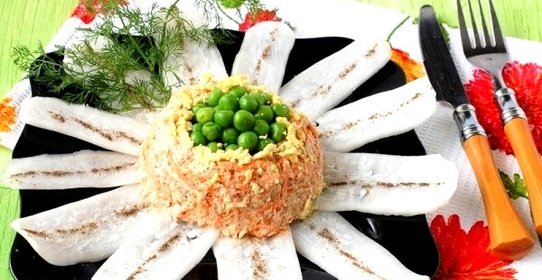 Салат из моркови и дайкона «Ромашка»