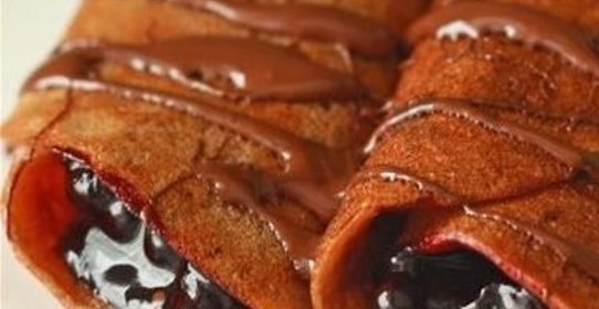 Вкусные блинчики шоколадные с черникой