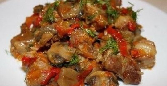 Мясо тушеное с шампиньонами и сладким перцем