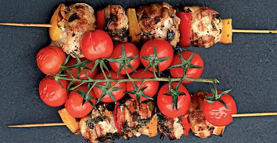 Шашлычки из цесарки с помидорами черри и сладким перцем