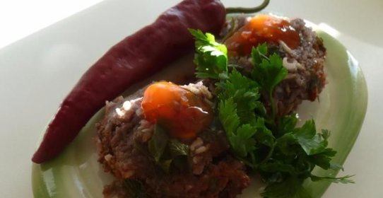 Рыбные тефтели с красной капустой и коричневым рисом