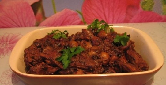 Телятина с шампиньонами и черносливом