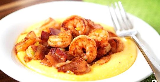 Креветки и бекон с крупой