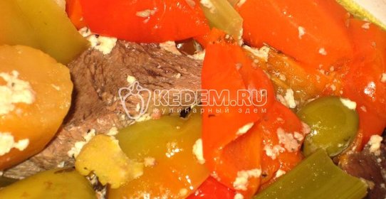 Телятина, тушеная с овощами и грибами