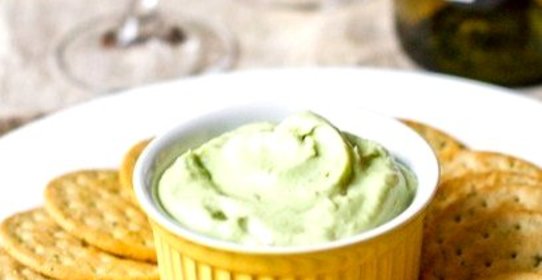 Дип из авокадо и голубого сыра