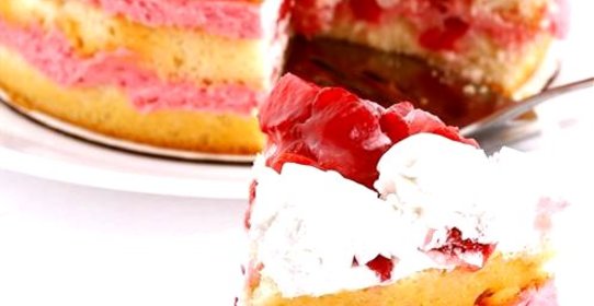 Пирог с клубникой и сливками