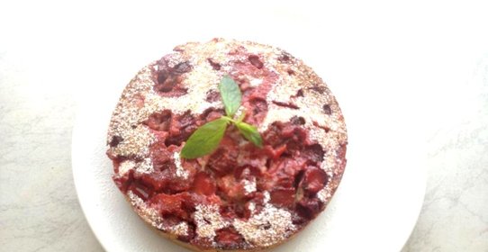 Пирог с клубникой