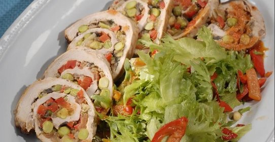 Рулет из свинины с грибами