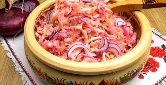 Острая квашеная капуста со свёклой