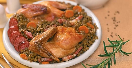 Тушеная куропатка с чечевицей