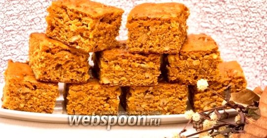 Пирог на варёной сгущёнке с орехами