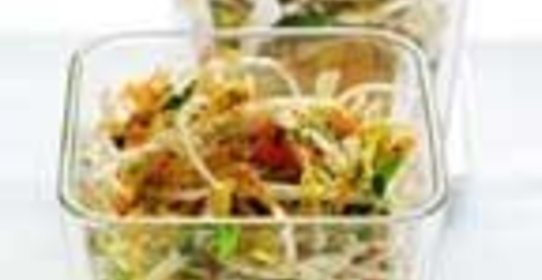 Пряный капустный салат с манго