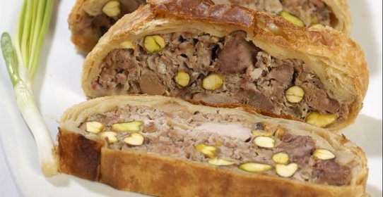 Мясное ассорти в тесте