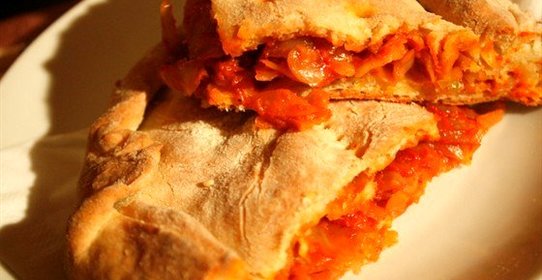 Пирог с тушеной капустой